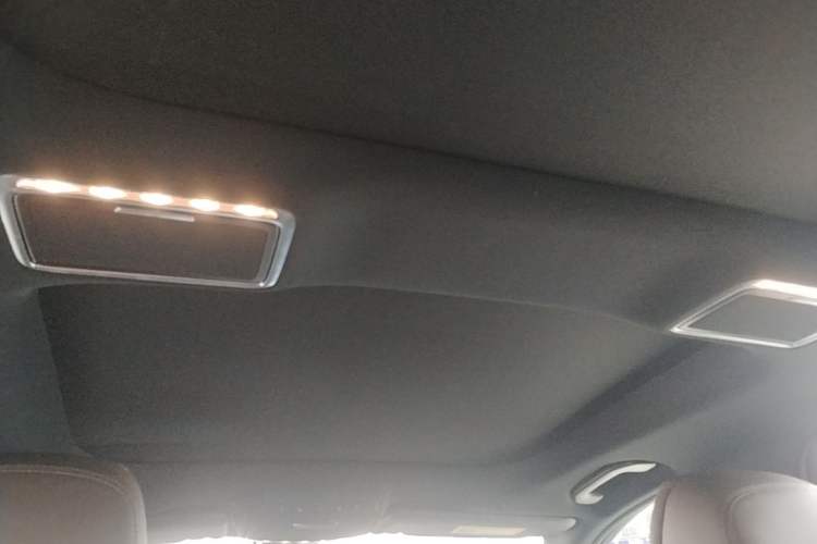 Used Mercedes-Benz E-Class New Energy 2022 Restyled E 350 e L Plug-in Hybrid Sports Sedan Headliner