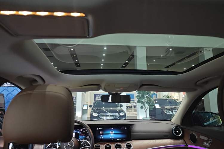 Used Mercedes-Benz E-Class New Energy 2022 Second Facelift E 350 e L Plug-in Hybrid Sedan Headliner