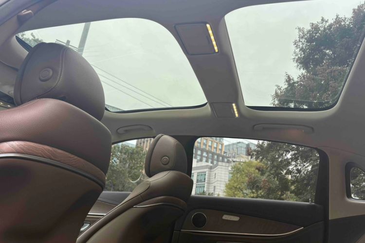 Used Mercedes-Benz E-Class New Energy 2022 Facelift E 350 e L Plug-in Hybrid Sedan Headliner