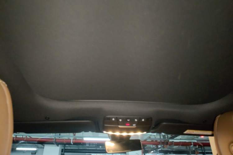 Used Mercedes-Benz E-Class New Energy 2022 Second Facelift E 350 e L Plug-in Hybrid Sports Sedan Headliner