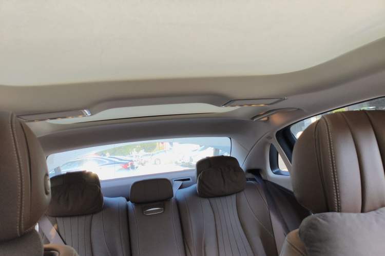Used Mercedes-Benz E-Class New Energy 2022 Restyled E 350 e L Plug-in Hybrid Sedan Headliner