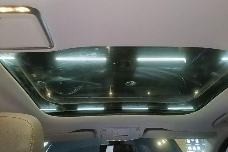 Used Mercedes-Benz E-Class New Energy 2022 Second Facelift E 350 e L Plug-in Hybrid Sedan Headliner