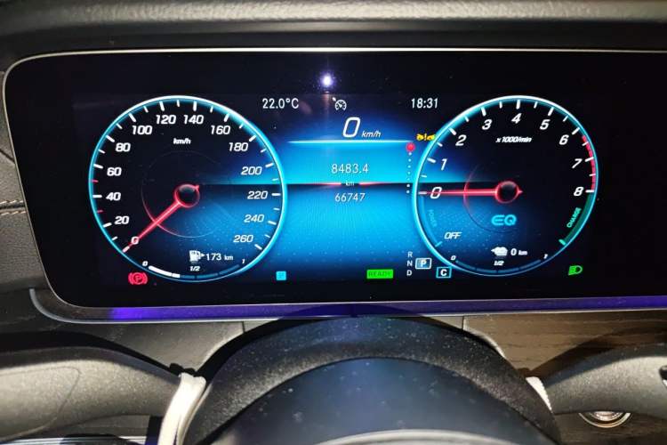 Used Mercedes-Benz E-Class New Energy 2022 E 350 e L Plug-in Hybrid Sports Sedan Instrument Cluster