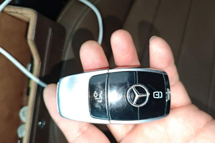 Used Mercedes-Benz E-Class New Energy 2022 Second Facelift E 350 e L Plug-in Hybrid Sedan Interior 1