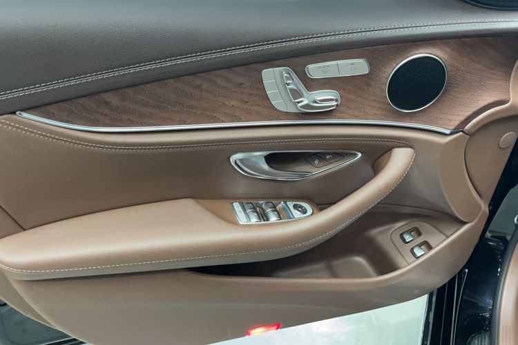 Used Mercedes-Benz E-Class New Energy 2022 Restyled E 350 e L Plug-in Hybrid Sedan Interior 1
