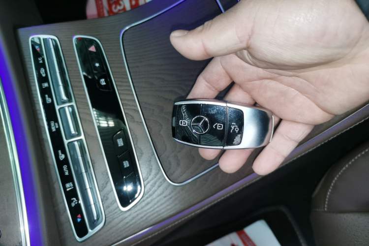 Used Mercedes-Benz E-Class New Energy 2022 Second Facelift E 350 e L Plug-in Hybrid Sedan Interior 1