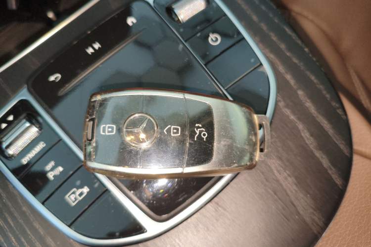 Used Mercedes-Benz E-Class New Energy 2022 Restyled E 350 e L Plug-in Hybrid Sedan Interior 1