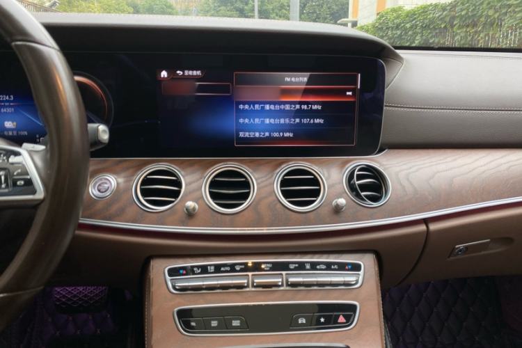 Used Mercedes-Benz E-Class New Energy 2022 Restyled E 350 e L Plug-in Hybrid Sedan Interior 10