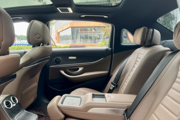 Used Mercedes-Benz E-Class New Energy 2022 Second Facelift E 350 e L Plug-in Hybrid Sedan Interior 11
