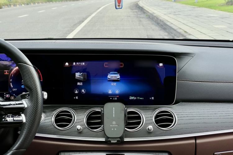 Used Mercedes-Benz E-Class New Energy 2022 Second Facelift E 350 e L Plug-in Hybrid Sedan Interior 12