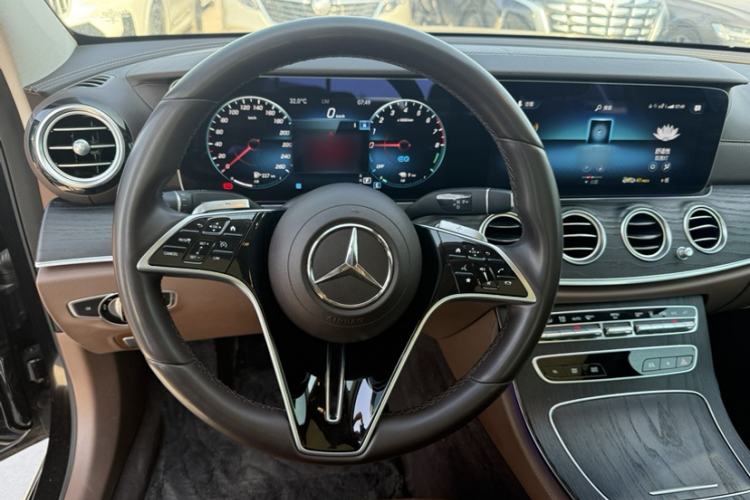 Used Mercedes-Benz E-Class New Energy 2022 Facelift E 350 e L Plug-in Hybrid Sedan Interior 2