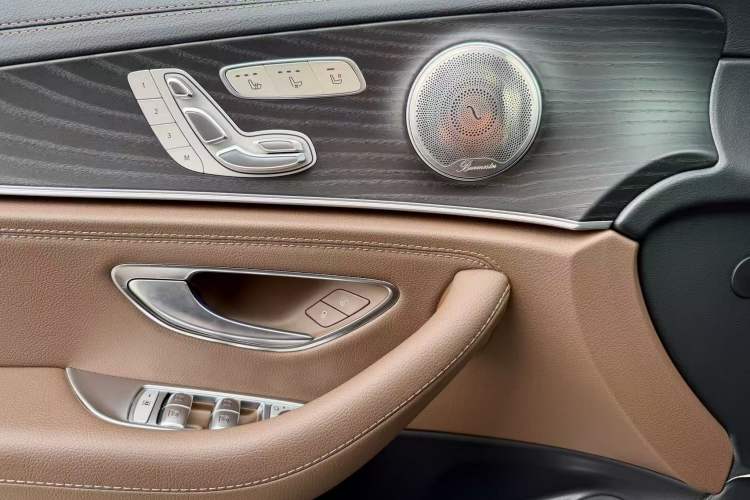 Used Mercedes-Benz E-Class New Energy 2022 Facelift E 350 e L Plug-in Hybrid Sedan Interior 2
