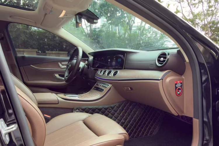 Used Mercedes-Benz E-Class New Energy 2022 Facelift E 350 e L Plug-in Hybrid Sedan Interior 2