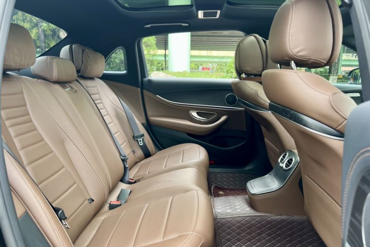 Used Mercedes-Benz E-Class New Energy 2022 Second Facelift E 350 e L Plug-in Hybrid Sedan Interior 2