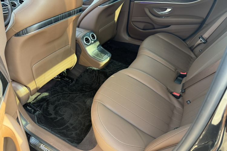 Used Mercedes-Benz E-Class New Energy 2022 Facelift E 350 e L Plug-in Hybrid Sedan Interior 3