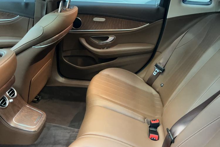 Used Mercedes-Benz E-Class New Energy 2022 Restyled E 350 e L Plug-in Hybrid Sedan Interior 3