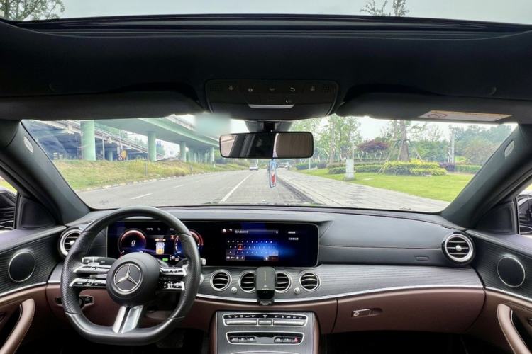 Used Mercedes-Benz E-Class New Energy 2022 Second Facelift E 350 e L Plug-in Hybrid Sedan Interior 3