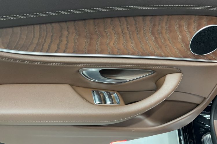 Used Mercedes-Benz E-Class New Energy 2022 Restyled E 350 e L Plug-in Hybrid Sedan Interior 4