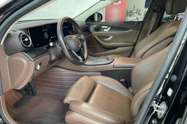 Used Mercedes-Benz E-Class New Energy 2022 Second Facelift E 350 e L Plug-in Hybrid Sedan Interior 4