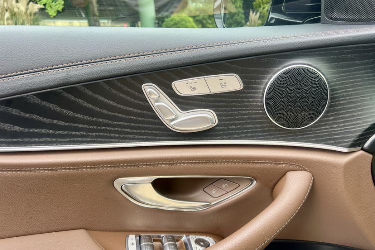 Used Mercedes-Benz E-Class New Energy 2022 Second Facelift E 350 e L Plug-in Hybrid Sedan Interior 4
