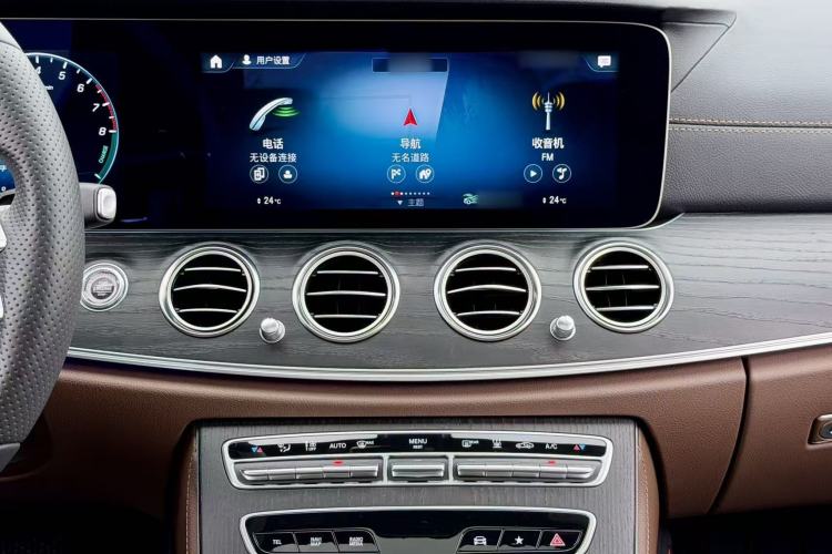 Used Mercedes-Benz E-Class New Energy 2022 Facelift E 350 e L Plug-in Hybrid Sedan Interior 5