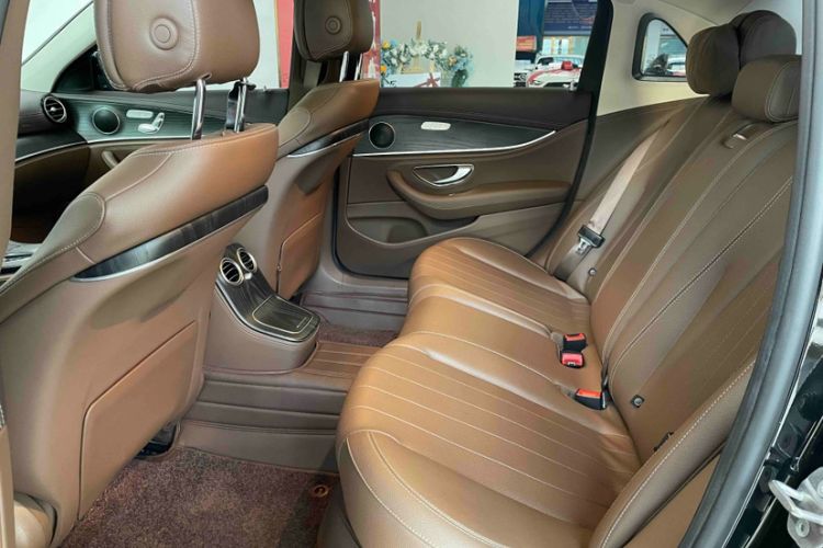 Used Mercedes-Benz E-Class New Energy 2022 Second Facelift E 350 e L Plug-in Hybrid Sedan Interior 5