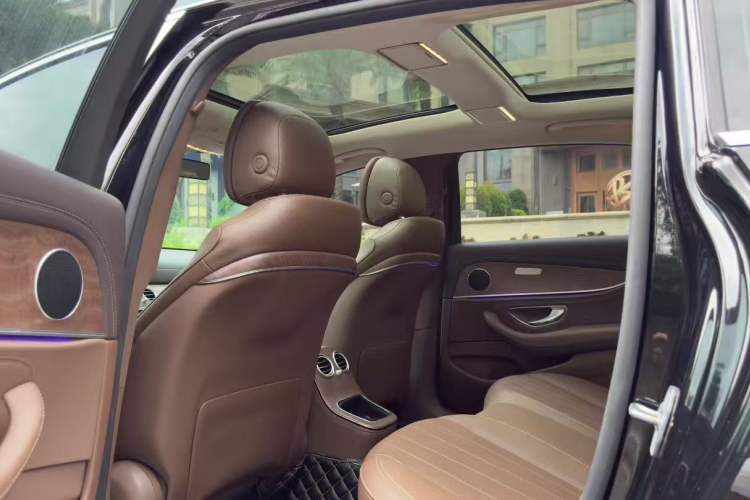 Used Mercedes-Benz E-Class New Energy 2022 Facelift E 350 e L Plug-in Hybrid Sedan Interior 5