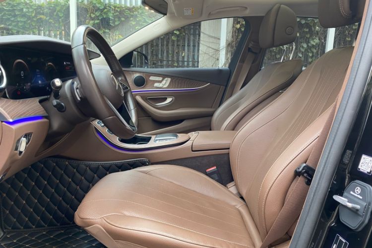 Used Mercedes-Benz E-Class New Energy 2022 Restyled E 350 e L Plug-in Hybrid Sedan Interior 5