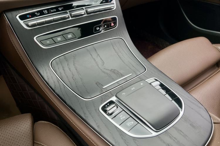 Used Mercedes-Benz E-Class New Energy 2022 Second Facelift E 350 e L Plug-in Hybrid Sedan Interior 6