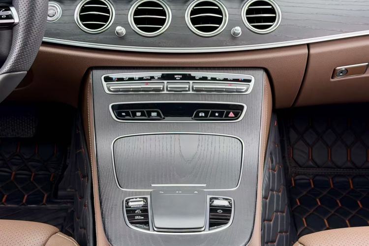 Used Mercedes-Benz E-Class New Energy 2022 Facelift E 350 e L Plug-in Hybrid Sedan Interior 8