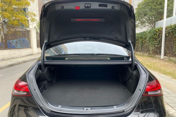 Used Mercedes-Benz E-Class New Energy 2022 Restyled E 350 e L Plug-in Hybrid Sedan Interior 8