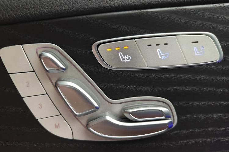 Used Mercedes-Benz E-Class New Energy 2022 Facelift E 350 e L Plug-in Hybrid Sedan Interior 9