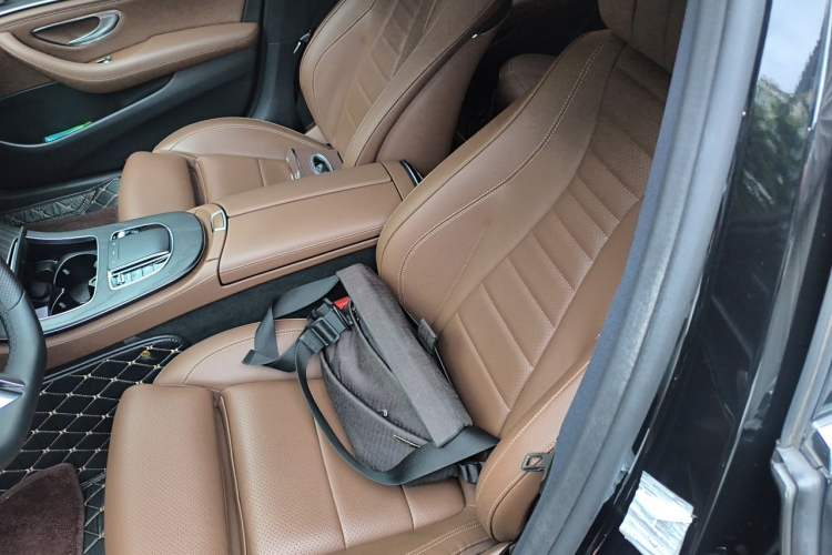 Used Mercedes-Benz E-Class New Energy 2022 Restyled E 350 e L Plug-in Hybrid Sports Sedan Left Front Seat
