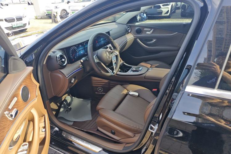 Used Mercedes-Benz E-Class New Energy 2022 Restyled E 350 e L Plug-in Hybrid Sports Sedan Left Front Seat