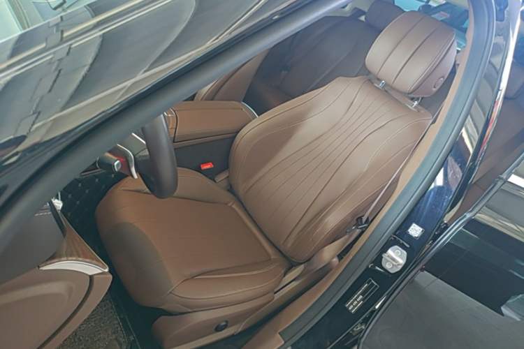 Used Mercedes-Benz E-Class New Energy 2022 E 350 e L Plug-in Hybrid Sports Sedan Left Front Seat