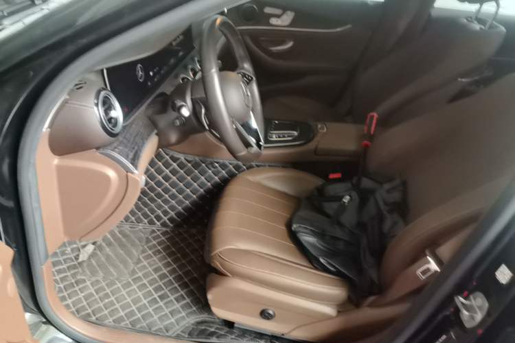 Used Mercedes-Benz E-Class New Energy 2022 Restyled E 350 e L Plug-in Hybrid Sports Sedan Left Front Seat