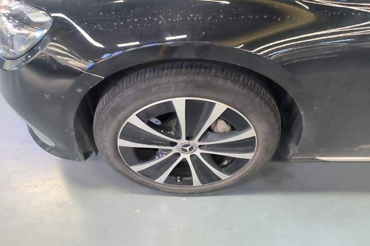 Used Mercedes-Benz E-Class New Energy 2022 Restyled E 350 e L Plug-in Hybrid Sedan Left Front Wheel Hub