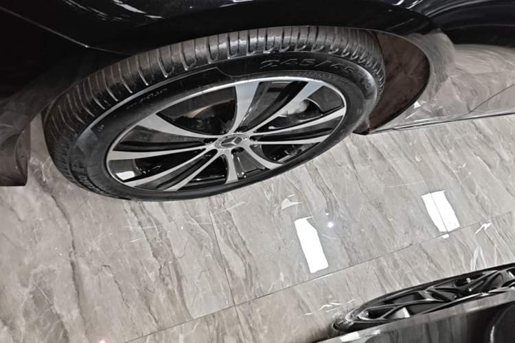 Used Mercedes-Benz E-Class New Energy 2022 Second Facelift E 350 e L Plug-in Hybrid Sedan Left Front Wheel Hub