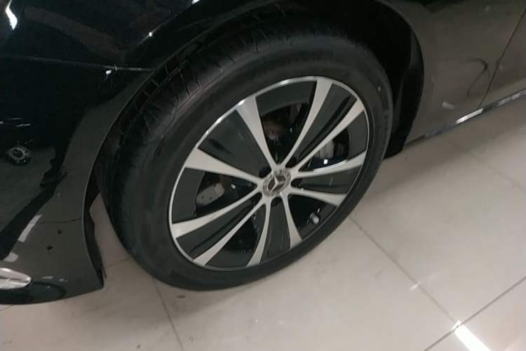 Used Mercedes-Benz E-Class New Energy 2022 E 350 e L Plug-in Hybrid Sedan Left Front Wheel Hub