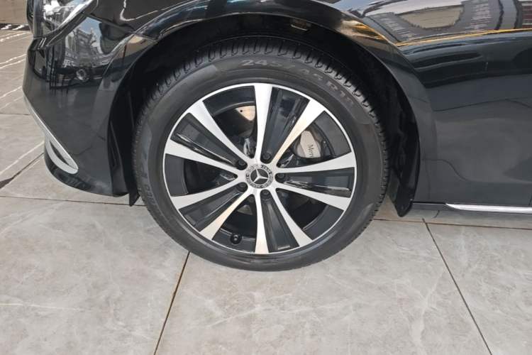 Used Mercedes-Benz E-Class New Energy 2022 Facelift E 350 e L Plug-in Hybrid Sedan Left Front Wheel Hub