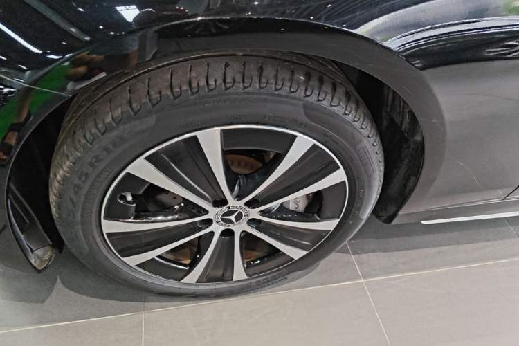 Used Mercedes-Benz E-Class New Energy 2022 E 350 e L Plug-in Hybrid Sports Sedan Left Front Wheel Hub