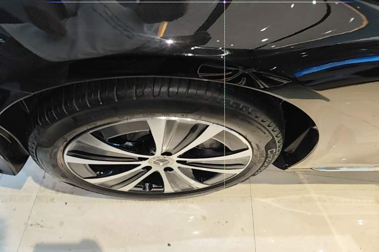 Used Mercedes-Benz E-Class New Energy 2022 Restyled E 350 e L Plug-in Hybrid Sedan Left Front Wheel Hub