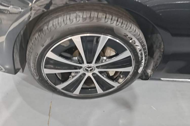 Used Mercedes-Benz E-Class New Energy 2022 Facelift E 350 e L Plug-in Hybrid Sedan Left Front Wheel Hub