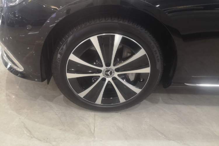 Used Mercedes-Benz E-Class New Energy 2022 E 350 e L Plug-in Hybrid Sedan Left Front Wheel Hub