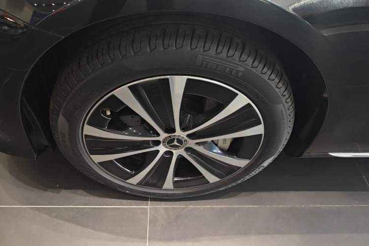 Used Mercedes-Benz E-Class New Energy 2022 Second Facelift E 350 e L Plug-in Hybrid Sedan Left Front Wheel Hub