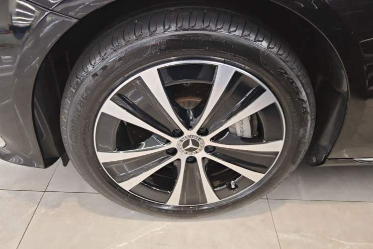 Used Mercedes-Benz E-Class New Energy 2022 Facelift E 350 e L Plug-in Hybrid Sedan Left Front Wheel Hub