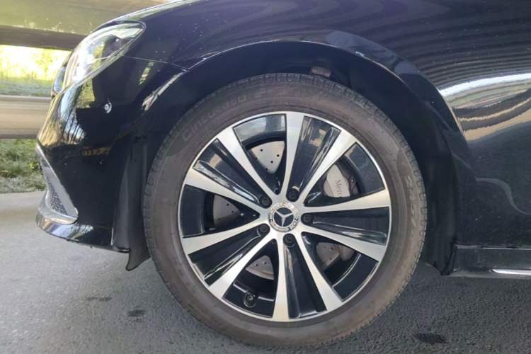 Used Mercedes-Benz E-Class New Energy 2022 Second Facelift E 350 e L Plug-in Hybrid Sports Sedan Left Front Wheel Hub