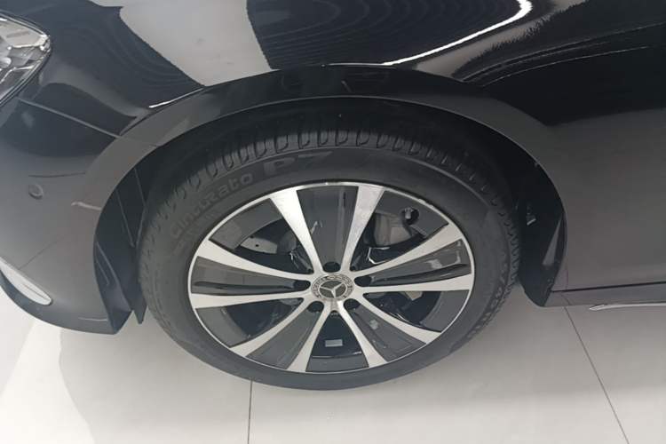 Used Mercedes-Benz E-Class New Energy 2022 Second Facelift E 350 e L Plug-in Hybrid Sports Sedan Left Front Wheel Hub
