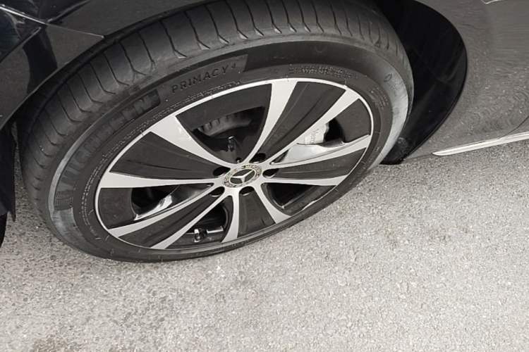 Used Mercedes-Benz E-Class New Energy 2022 Facelift E 350 e L Plug-in Hybrid Sedan Left Front Wheel Hub