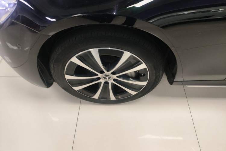 Used Mercedes-Benz E-Class New Energy 2022 Second Facelift E 350 e L Plug-in Hybrid Sports Sedan Left Front Wheel Hub
